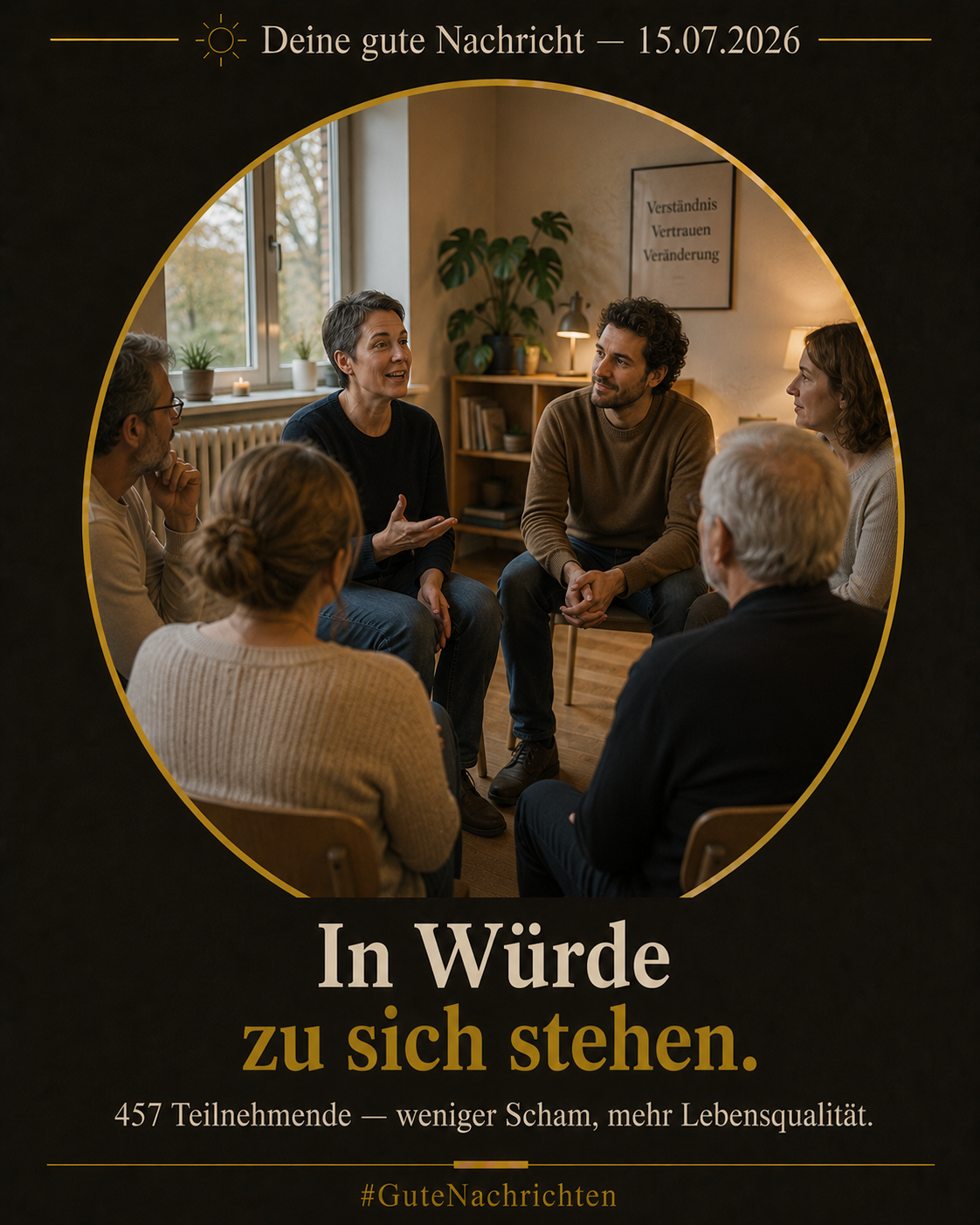 Eine kleine Gruppe von Menschen sitzt in einem warm beleuchteten Raum locker im Kreis und spricht offen und zugewandt miteinander